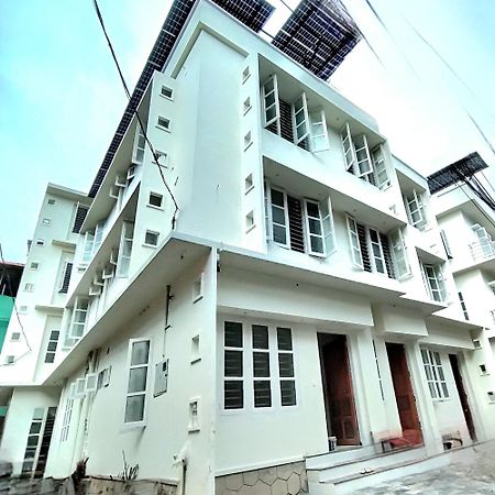 Sivasarass Rooms Thiruvananthapuram Ngoại thất bức ảnh