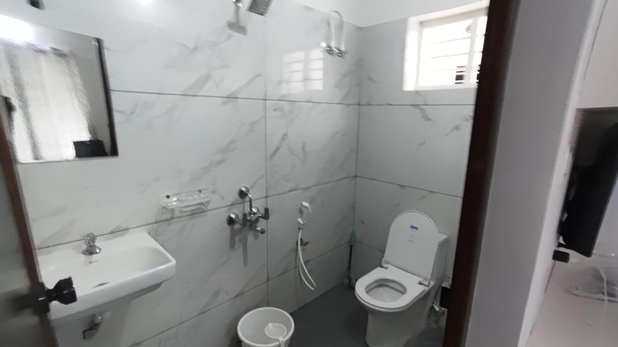 Sivasarass Rooms Thiruvananthapuram Ngoại thất bức ảnh